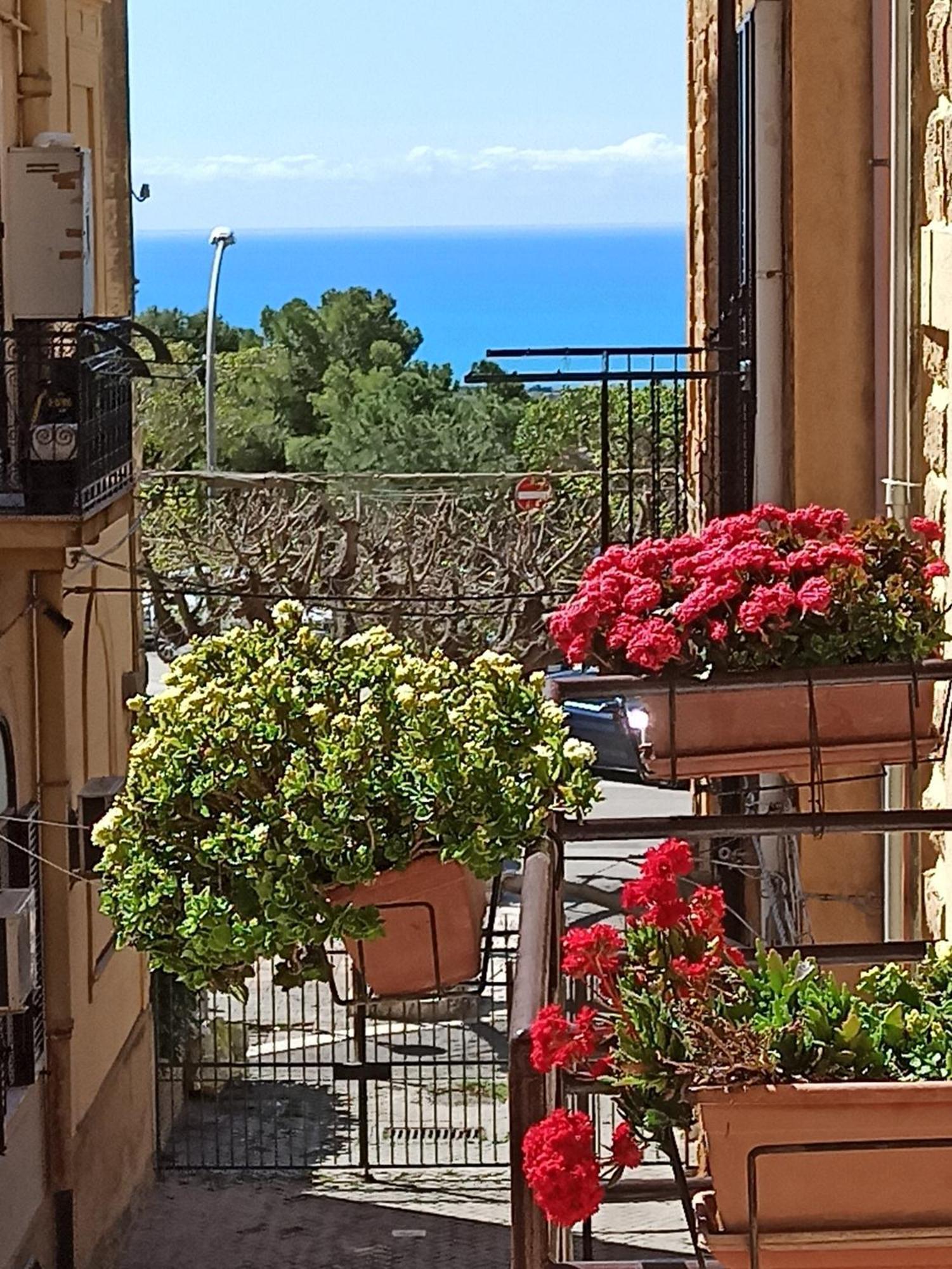 B&B Le 4 Stagioni Sul Viale, Belvedere Di Агридженто Екстериор снимка