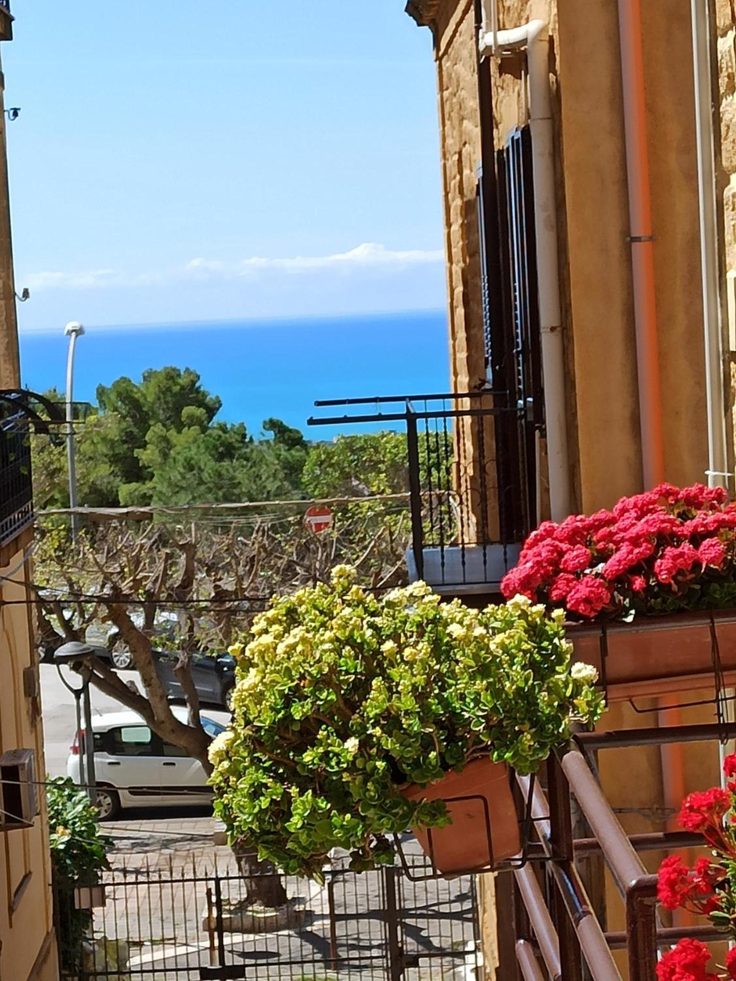 B&B Le 4 Stagioni Sul Viale, Belvedere Di Агридженто Екстериор снимка